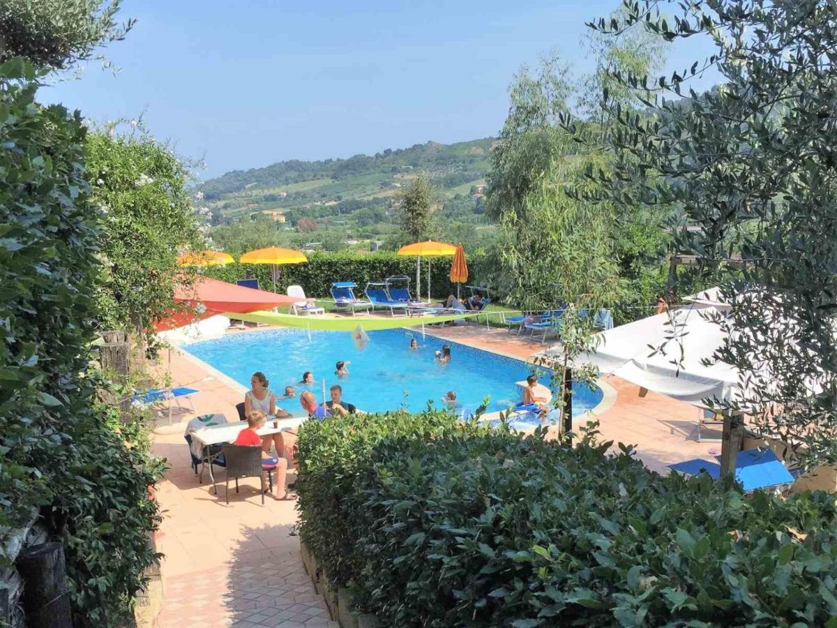 Il Girasole Country Village Massignano Exteriér fotografie